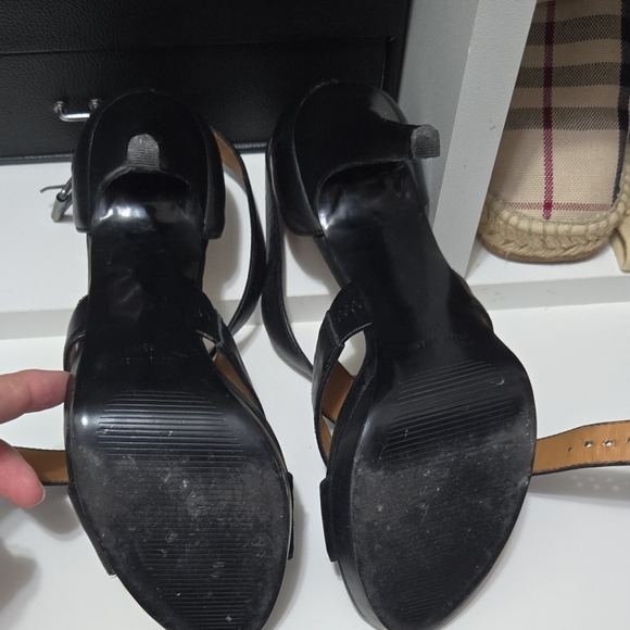 Nine West Black Strappy Heels with Modern Design - Picture 4 of 5